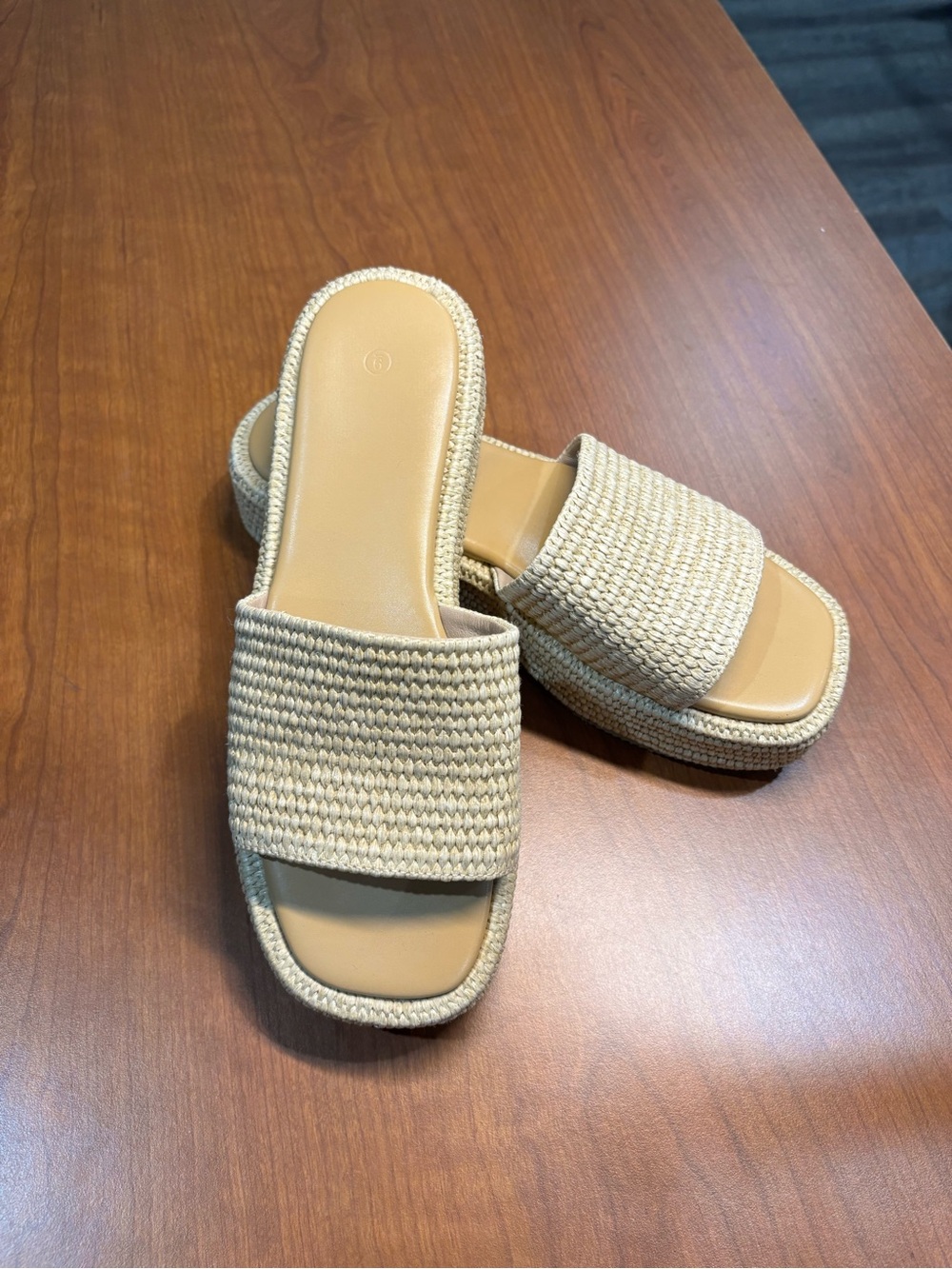 Raffia - Beige Woven Slide Mules Women’s size 9